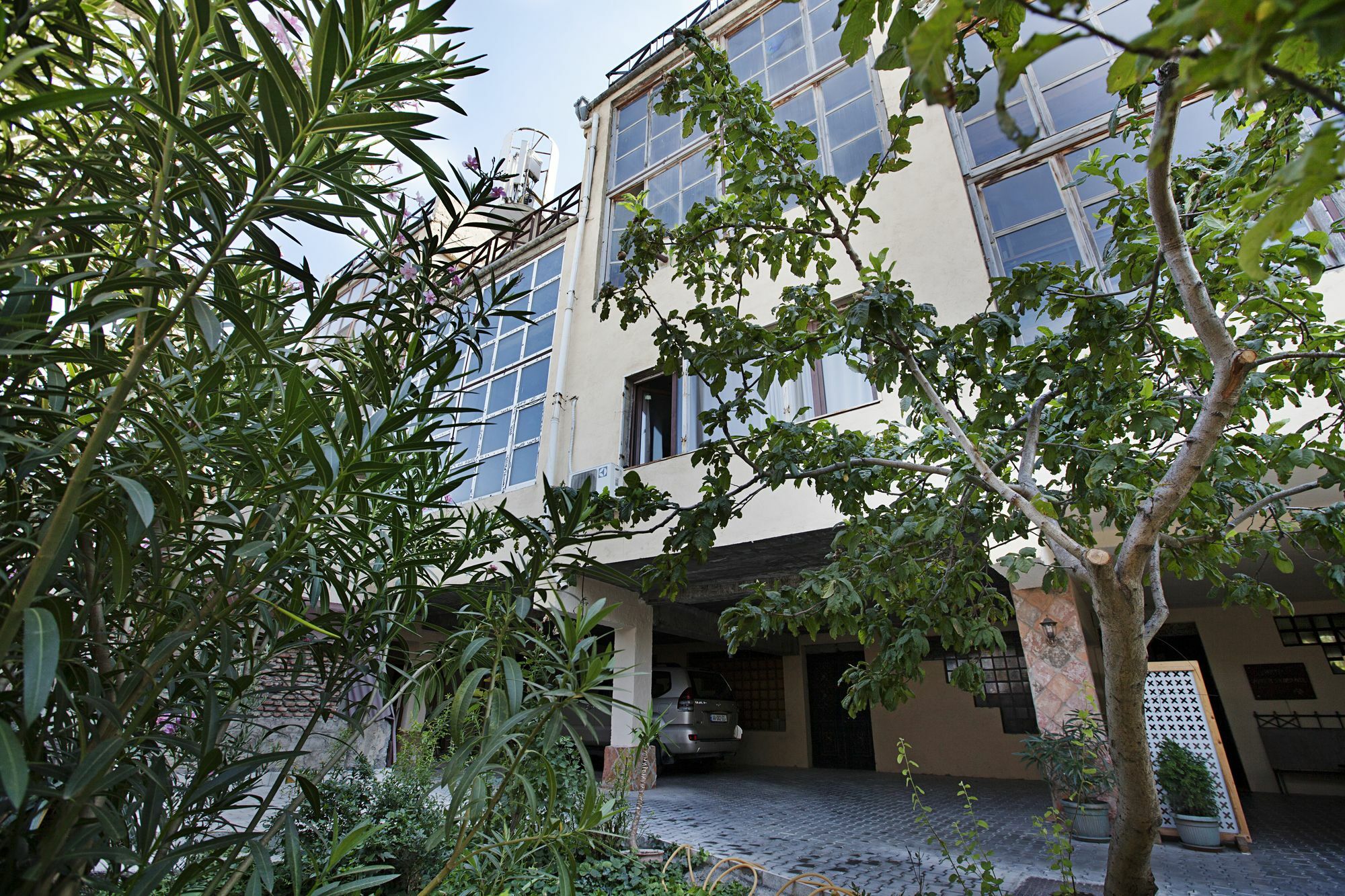 Caravan Villa Tbilisi Exterior foto